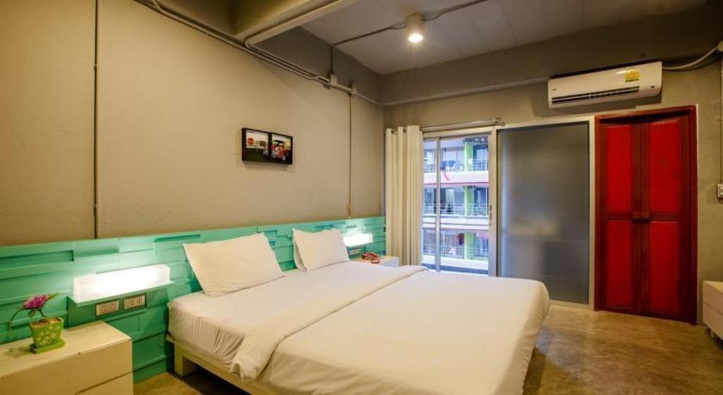 Oyo 292 The Oddy Hip Hotel Patong Dış mekan fotoğraf