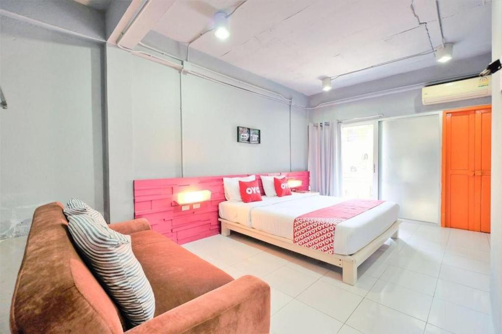 Oyo 292 The Oddy Hip Hotel Patong Dış mekan fotoğraf