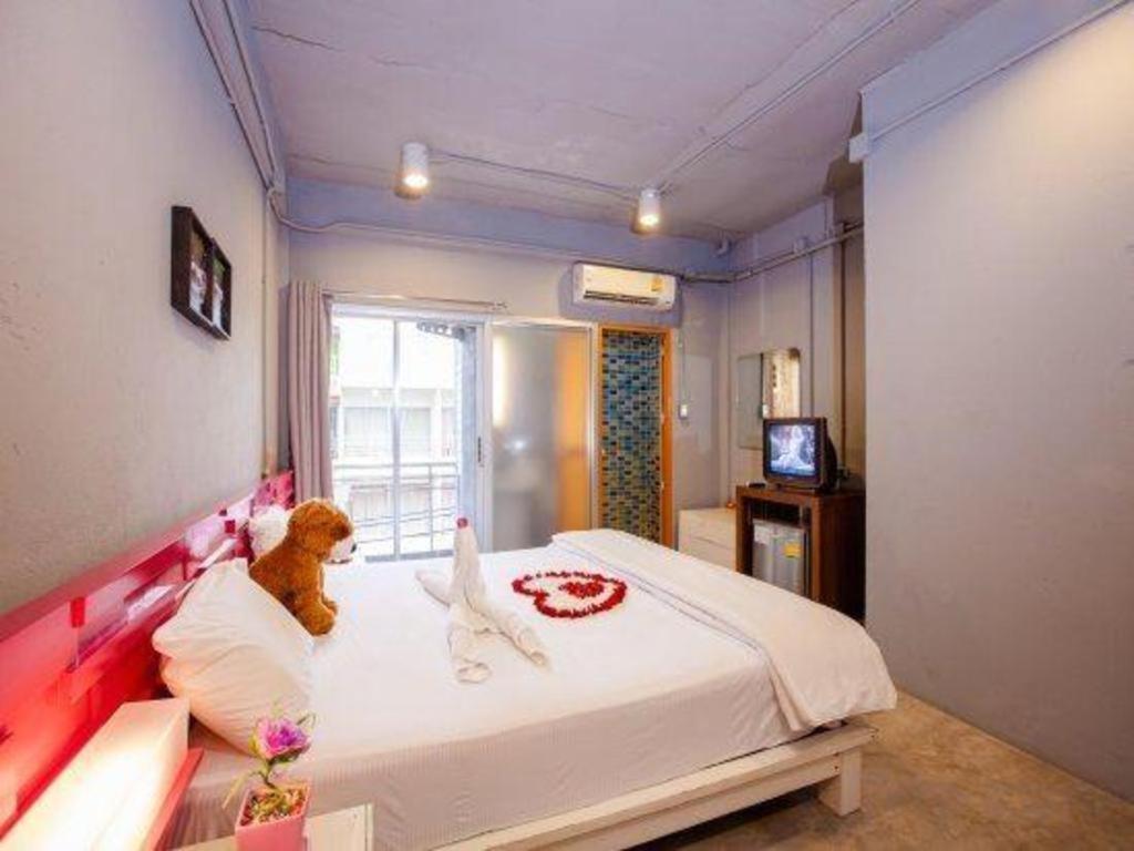 Oyo 292 The Oddy Hip Hotel Patong Dış mekan fotoğraf