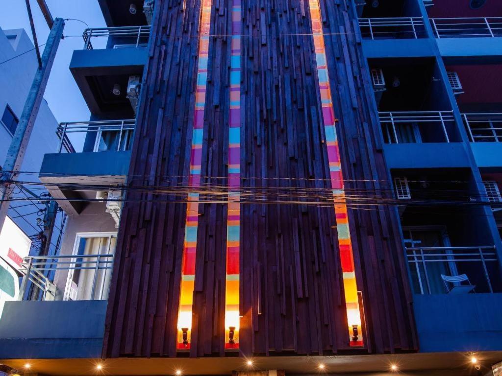 Oyo 292 The Oddy Hip Hotel Patong Dış mekan fotoğraf
