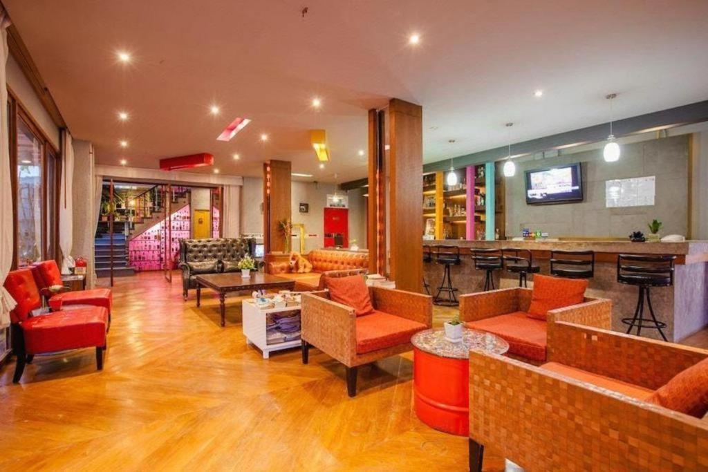 Oyo 292 The Oddy Hip Hotel Patong Dış mekan fotoğraf