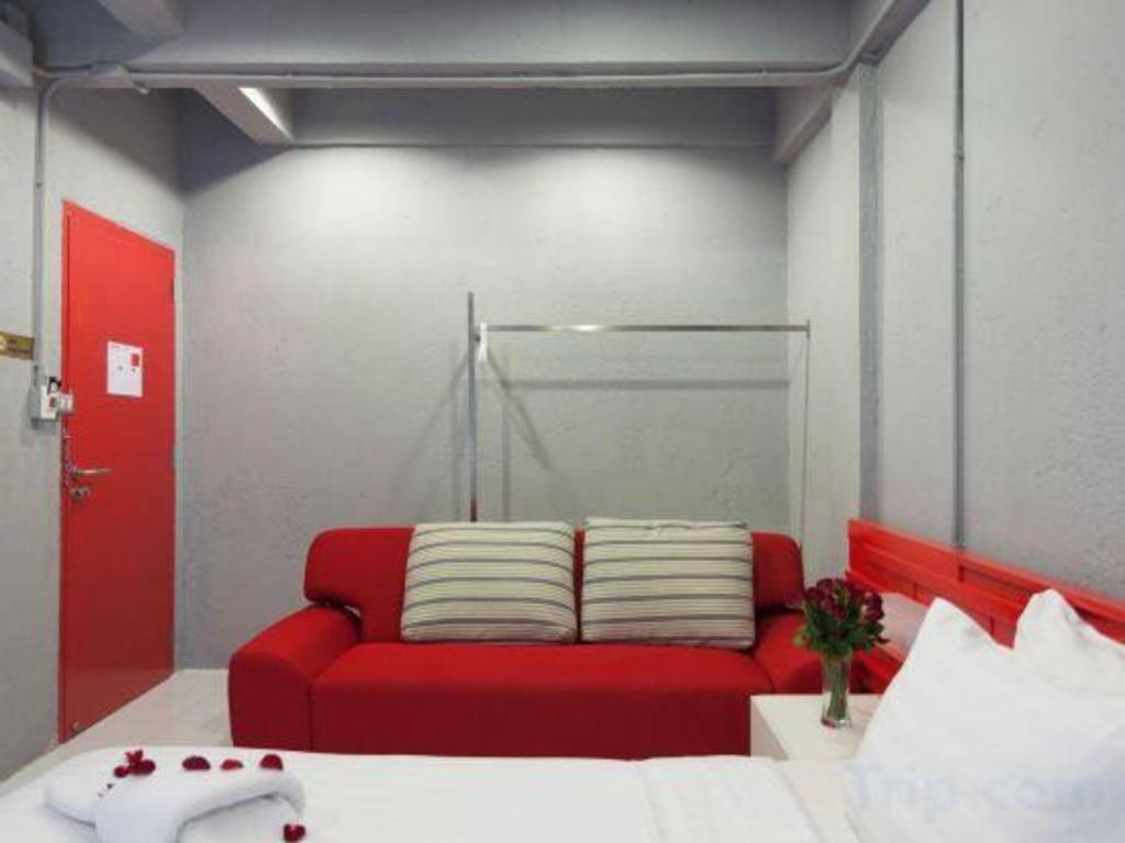Oyo 292 The Oddy Hip Hotel Patong Dış mekan fotoğraf