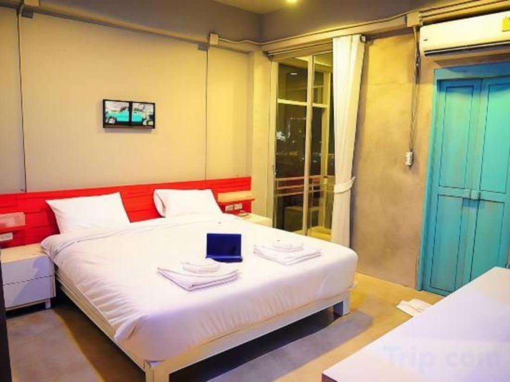 Oyo 292 The Oddy Hip Hotel Patong Dış mekan fotoğraf