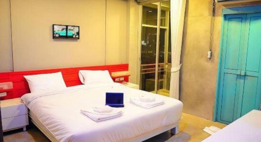 Oyo 292 The Oddy Hip Hotel Patong Dış mekan fotoğraf