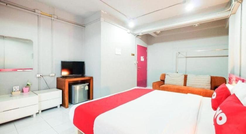 Oyo 292 The Oddy Hip Hotel Patong Dış mekan fotoğraf