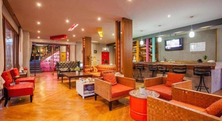 Oyo 292 The Oddy Hip Hotel Patong Dış mekan fotoğraf