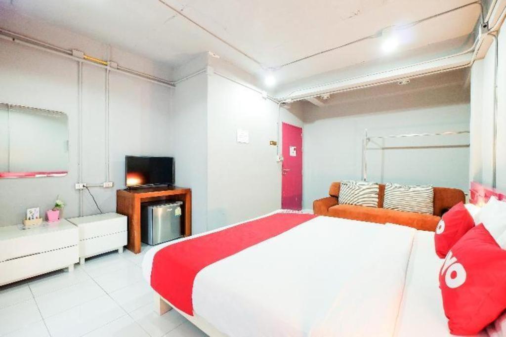 Oyo 292 The Oddy Hip Hotel Patong Dış mekan fotoğraf