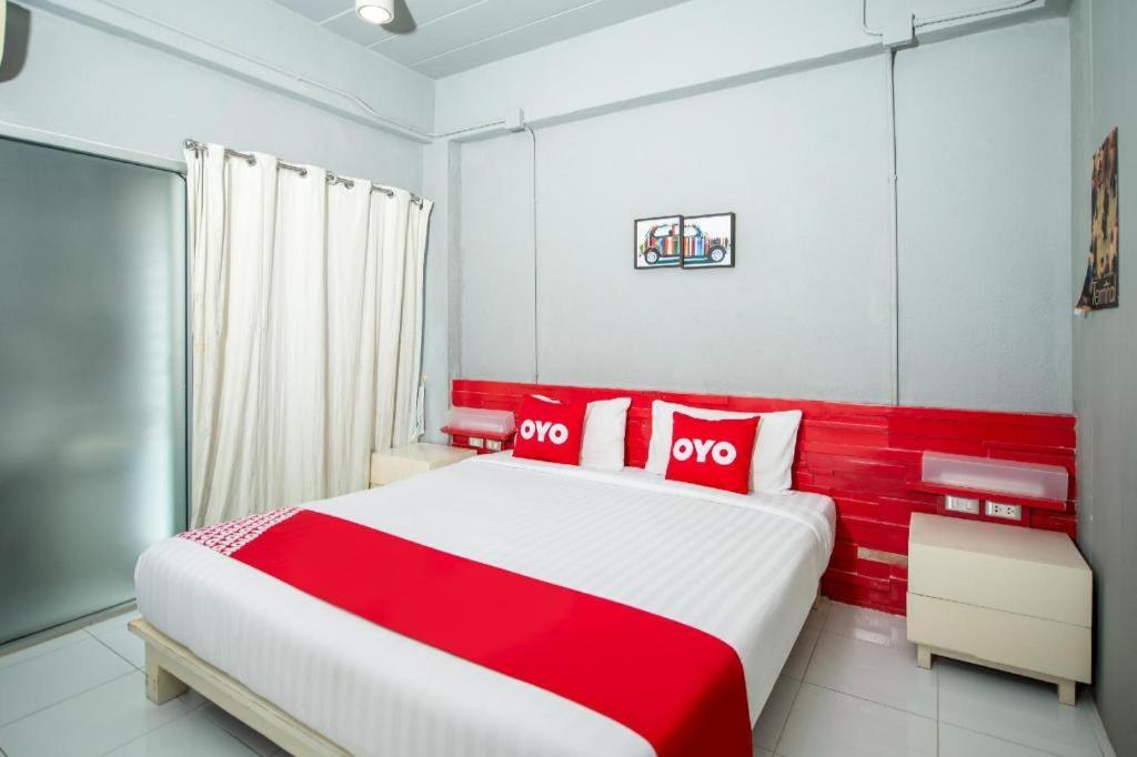 Oyo 292 The Oddy Hip Hotel Patong Dış mekan fotoğraf